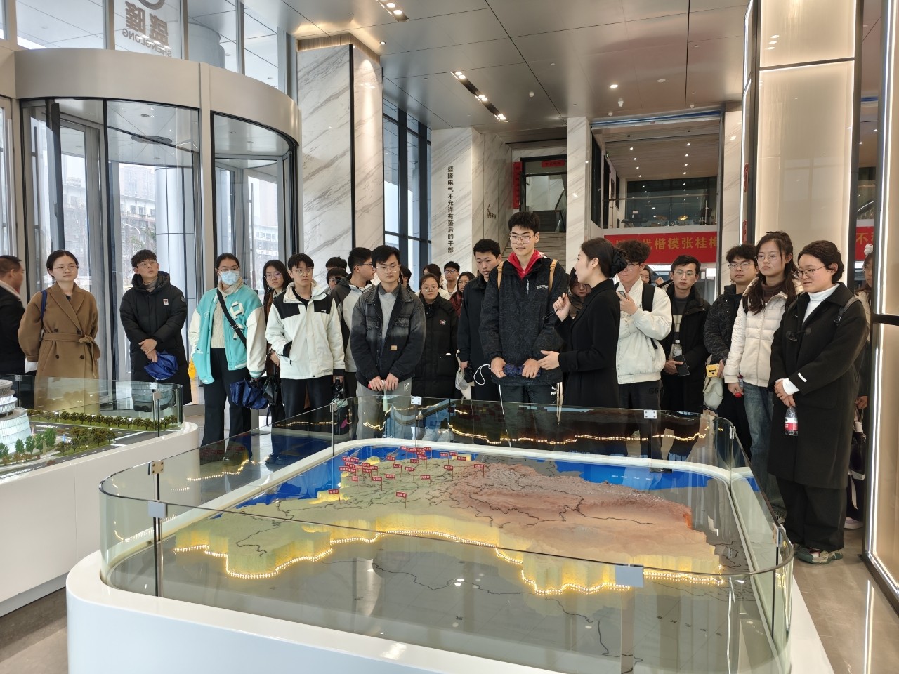 1752741800658112.jpg 1752741800658112.jpg